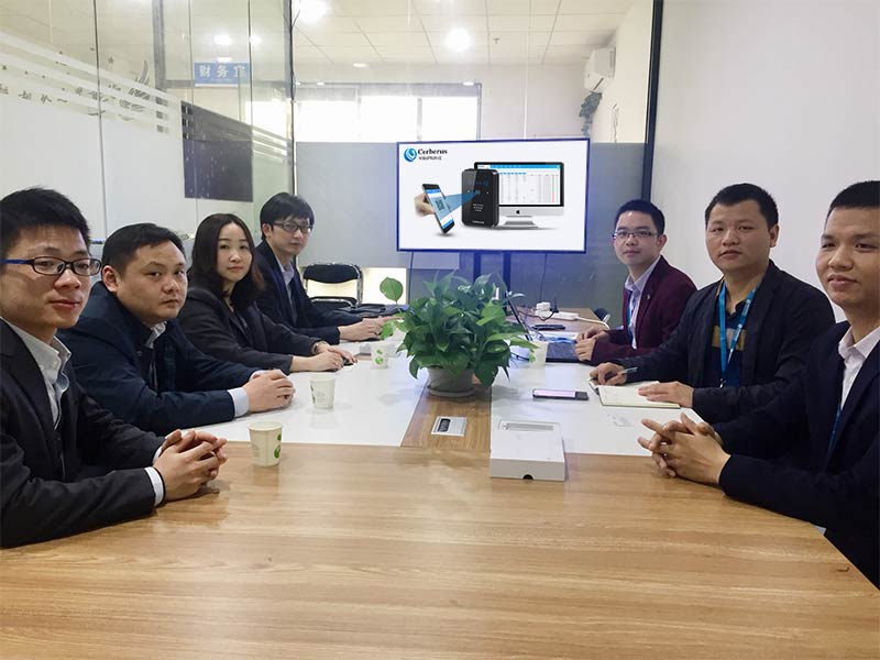 樂成置業與塞伯羅斯會面交談